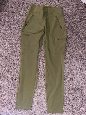 Athleta Olive Green Women’s Technical Cargo Pants